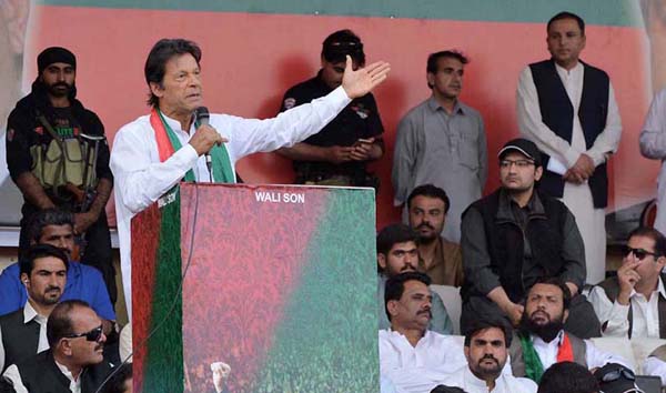 کوئٹہ، پاکستان تحریک انصاف کے سربراہ عمران خان ایوب اسٹیڈیم میں جلسہ عام سے خطاب کر رہے ہیں