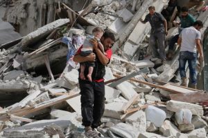 حلب میں فرانسیسی طبی مرکز پر بمباری کے بعد تباہی کا ایک منظر