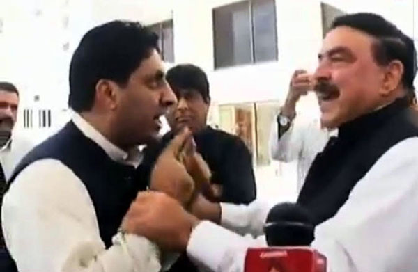 اسلام آباد، عوامی مسلم لیگ کے سربراہ شیخ رشید سے ن لیگی رہنما پارلیمنٹ ہاﺅس کے احاطے میں جھگڑ رہا ہے
