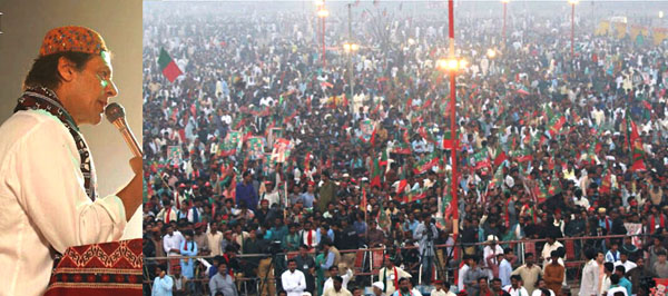 اوباڑو، چیئرمین پاکستان تحریک انصاف عمران خان ایک بڑے جلسہ عام سے خطاب کر رہے ہیں