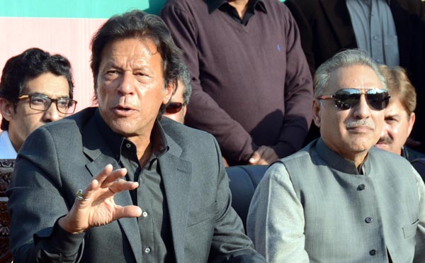 اسلام آباد: چیئرمین تحریک انصاف عمران خان پریس کانفرنس سے خطاب کر رہے ہیں