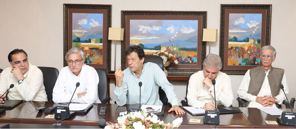 اسلام آباد:۔ پاکستان تحریک انصاف کے سربراہ عمران خان کور گروپ اجلاس کی صدارت کررہے ہیں، پرویز خٹک، شاہ محمود قریشی ، جہانگیر ترین اور عمران اسماعیل بھی موجود ہیں