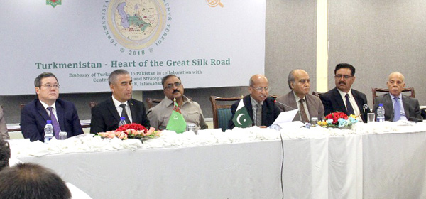 اسلام آباد:۔ سی جی ایس ایس اور ترکمانستان ایمبیسی کے اشتراک سے منعقدہ تقریب ”ترکمانستان: ہارٹ آف دی گریٹ سلک روٹ“ کے مہمانان گرامی سٹیج پر شریف فرما ہیں