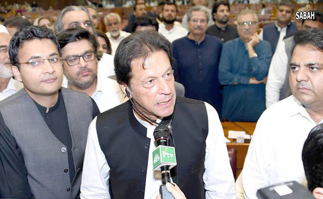 اسلام آباد:۔وزیر اعظم منتخب ہونے کے بعد عمران خان قومی اسمبلی اجلاس سے خطاب کر رہے ہیں