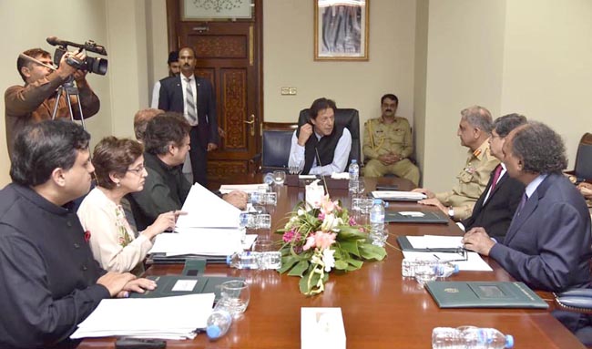 اسلا م آباد:۔ وزیر اعظم عمران خان کی زیر صدارت اہم اجلاس میں آرمی چیف، ڈی جی آئی ایس آئی ، وزیر خارجہ ، سیکرٹری خارجہ و دیگر شریک ہیں