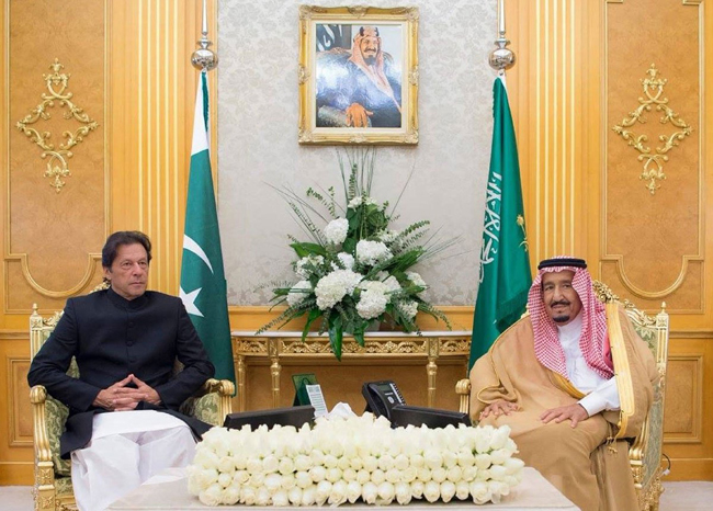ریاض:۔ وزیر اعظم عمران خان سعودی فرمانروا شاہ سلمان بن عبدالعزیز سے ملاقات کر رہے ہیں