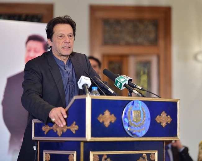 اسلام آباد:۔ وزیر اعظم عمران خان پاکستان چین گلاس مینوفیکچرنگ کمپلیکس کی افتتا حی تقریب سے خطاب کر رہے ہیں