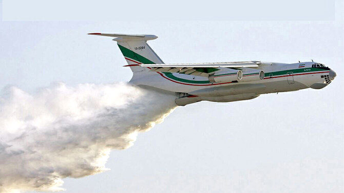 بلوچستان کے جنگلات میں لگی أگ بجھانے کے لئے ایرانی طیارہ بھی أ گیا۔