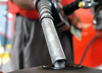 پٹرولیم  منصوعات کی قیمتوں میں 30 روپے لیٹر اضافہ۔