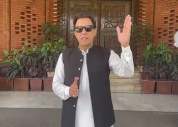 لانگ مارچ : عمران خان کی خیبرپختونخواہ ولی انٹرچینج پہنچ گئے