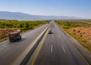 پی ٹی آئی کے مارچ کے باعث ملک کی ہم شاہراہیں بند۔