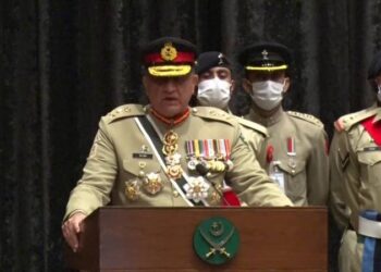 جو قومیں اپنے شہدا کو بھول جاتی ہیں وہ مٹ جاتی ہیں: آرمی چیف۔