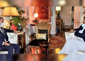 ترک وزیر دفاع کی أرمی چیف جنرل باجوہ سے ملاقات۔