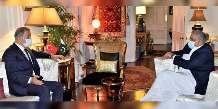 ترک وزیر دفاع کی أرمی چیف جنرل باجوہ سے ملاقات۔