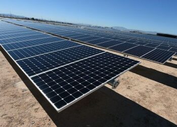 گوادرمیں بجلی کے گھریلو صارفین کو سولر پینل فراہم کرنے کا فیصلہ