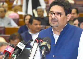 بجٹ میں تنخواہ دار طبقے کو دیا گیا ریلیف واپس لینے کا فیصلہ۔