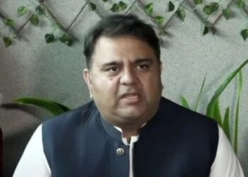 “شہباز شریف کو کب فارغ کرنا ہے،” یہ عمران خان طے کریں گے: فواد چوہدری