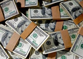 سیاسی بحران کا اثر، روپیہ ڈالر کے مقابلے میں مزید چھ روپئے سستا