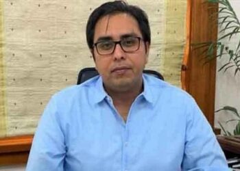 مظفر گڑھ میں پنجاب پولیس نے شہباز گِل کو گرفتار کر لیا