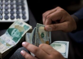 امریکی ڈالر کے مقابلے پاکستانی روپے کی قدر میں بہتری