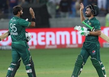 پاکستان نے بھارت کو پانچ وکٹوں سے شکست دے دی۔