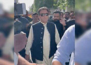 عمران خان کے خلاف توہین عدالت کا نوٹس خارج