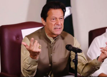 توہین الیکشن کمیشن سے متعلق مقدمے  میں عمران خان، اسد عمر  اور فواد چودھری کو نوٹس جاری