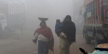لاہور میں سموگ کی صورتحال تشویشناک ہے سکول تین روز کے لئے بند کرنا ہوں گے۔ ہائی کورٹ