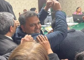 پی ٹی آئی رہنما فواد چودھری گرفتار