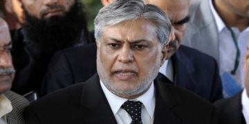 الیکشن کمیشن نے سینیٹر اسحاق ڈار کی نااہلی کی درخواست خارج کر دی