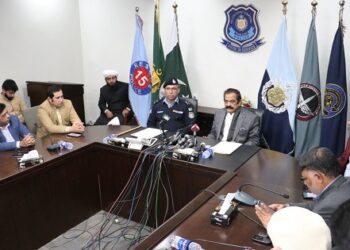 وزیر داخلہ سے شہید پولیس اہلکار عدیل حسین کی فیملی کی ملاقات