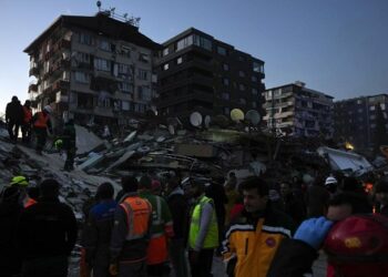 ترکیہ اور شام میں ہلاکت خیز زلزلے سے مرنے والوں کی تعداد 16000 سے زائد ہو گئی