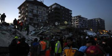 ترکیہ اور شام میں ہلاکت خیز زلزلے سے مرنے والوں کی تعداد 16000 سے زائد ہو گئی