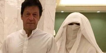 نیب نے چیئرمین تحریک انصاف کی اہلیہ بشریٰ بی بی اور پی ٹی آئی رہنما زلفی بخاری کی گرفتاری کی بھی اجازت مانگ لی۔