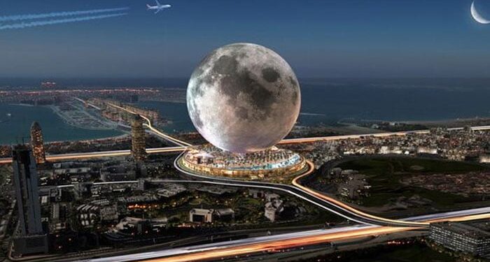 فلک بوس عمارتوں کے جلو میں چاند اب دبئی کی سر زمین پر اترنے کو تیار!