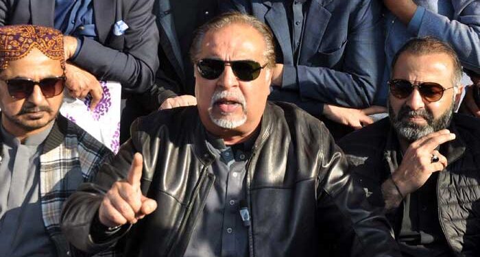 عمران اسماعیل اور علی زیدی سمیت متعدد رہنماؤں نے بھی تحریک انصاف کا ساتھ چھوڑ دیا