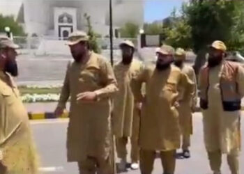 سپریم کورٹ کے باہر احتجاج نہ کرنے کی اپیل کو سربراہ پی ڈی ایم نے مسترد کر دیا