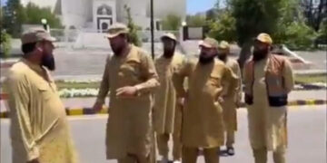 سپریم کورٹ کے باہر احتجاج نہ کرنے کی اپیل کو سربراہ پی ڈی ایم نے مسترد کر دیا