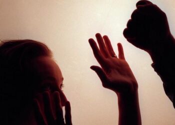 صدر مملکت نے خاتون پولیس اہلکار کو ہراساں کرنے کے الزام کی تحقیقات کا حکم دے دیا