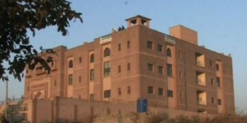 احتساب عدالت نے چیئرمین پی ٹی آئی عمران خان کا القادر ٹرسٹ کیس میں جسمانی ریمانڈ دینے کے حوالے سے تحریری فیصلہ جاری کر دیا