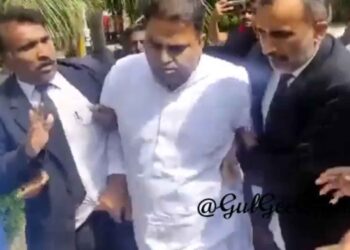 ‏رہائی کے بعد اسلام آباد پولیس کی فواد چوہدری کو دوبارہ گرفتار کرنے کی کوشش