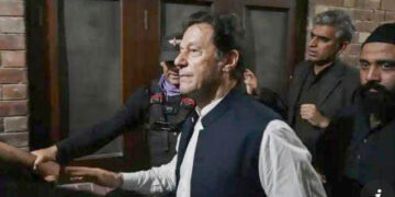 میڈیکل بورڈ : عمران خان ‘تندرست’ ہیں؛ مزید ٹسٹ کروانے کے لئے بلڈ سیمپل لے لیا گیا