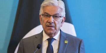 تحریک انصاف کے خلاف چادر چار دیواری کا تقدس پا مال کیا گیا، میں ذاتی طور پر شرمندہ ہوں’ خواجہ آصف