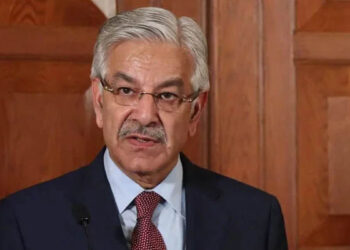 چیئرمین تحریک انصاف عمران خان کے خلاف آرمی ایکٹ کے تحت ٹرائل خارج از امکان نہیں،  وزیر دفاع خواجہ آصف