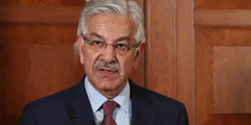 چیئرمین تحریک انصاف عمران خان کے خلاف آرمی ایکٹ کے تحت ٹرائل خارج از امکان نہیں،  وزیر دفاع خواجہ آصف