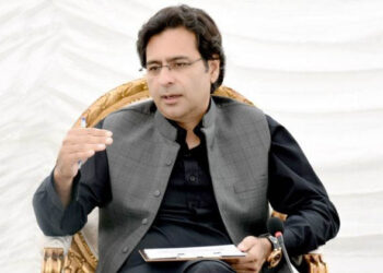 پرویز الٰہی کا پی ٹی آئی کی صدارت سے استعفیٰ کی خبر بے بنیاد ہے، عمران خان کے ساتھ کھڑے ہیں:مونس الٰہی کا اہم بیان