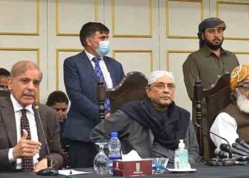 مولانا فضل الرحمن کی زیر صدارت پی ڈی ایم کا اجلاس جاری’ملک میں ایمرجنسی کا آپشن زیر بحث