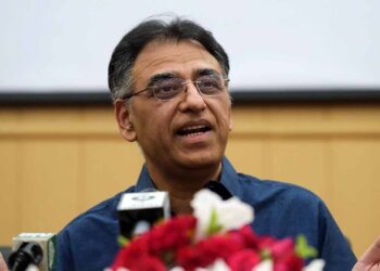 اسد عمر بھی گرفتار؛ اب پارٹی فیصلے کون کریگا؟