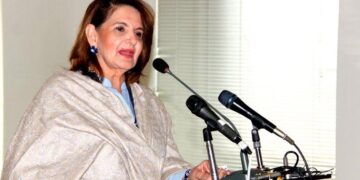 خصوصی افراد معذوری سرٹیفکیٹ اور نادرا کا خصوصی شناختی کارڈ ضرور بنوائیں، اس سے انہیں حکومتی سکیموں اور سہولیات سے فائدہ حاصل کرنے میں مدد ملے گی، خاتون اول بیگم ثمینہ علوی