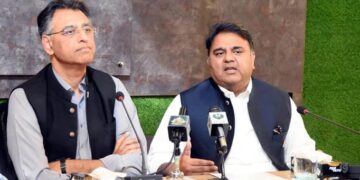 اسد عمر نے پارٹی عہدے سے استعفیٰ دے دیا۔ فواد چوہدری نے پی ٹی آئی کو خیر آباد کر دیا